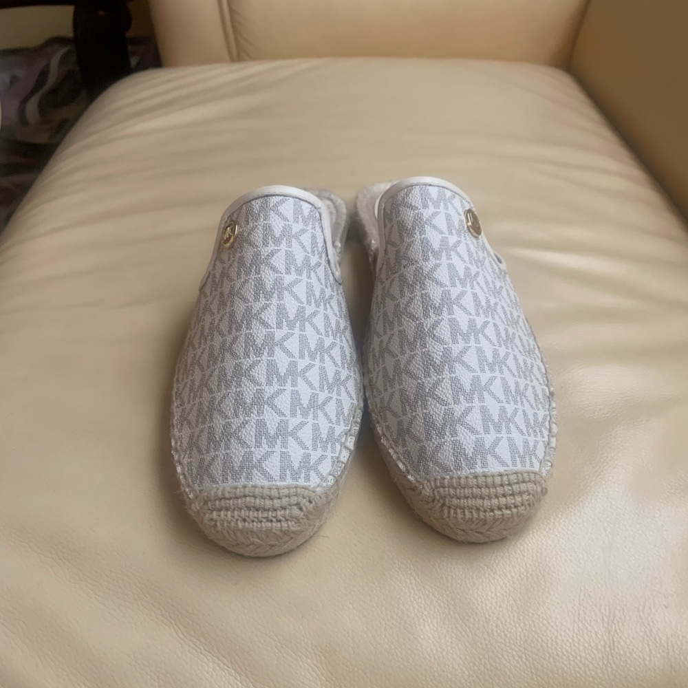 NWOB Michael Kors Signature Kemper Espadrille Slide Mule Size 7.5